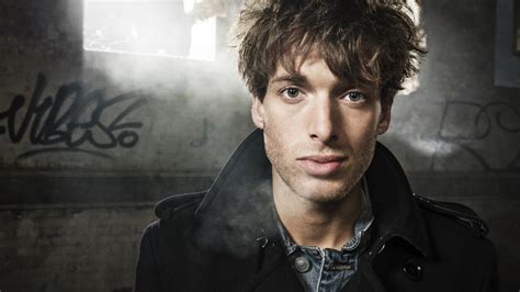  Paolo Nutini Live in Ho Chi Minh City: The Scottish Soul Sensation Storms Vietnam!