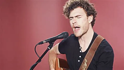 Vance Joy's Acoustic Serenade: A Night of Heartfelt Melodies and Unexpected Laughs!